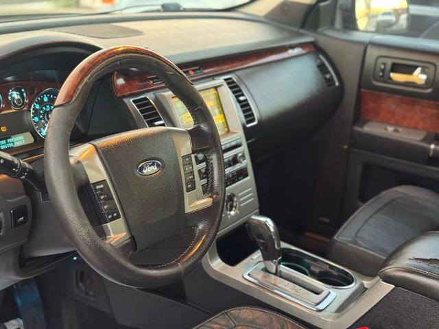 Photo of 2009 Maroon Ford Flex
