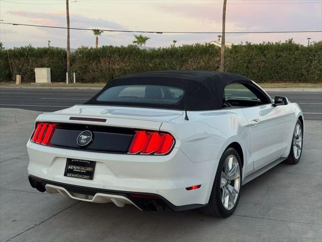 Photo of 2015 Oxford White Ford Mustang