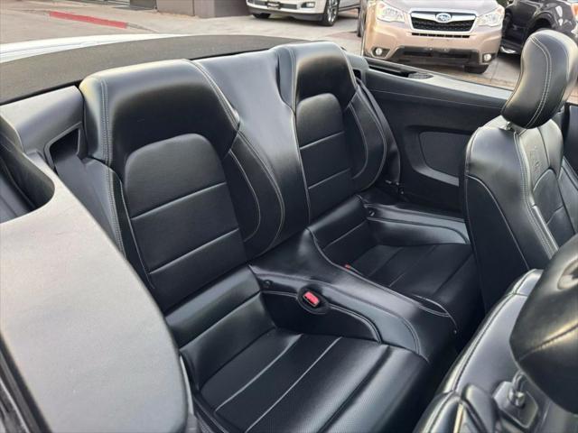 Photo of 2015 Oxford White Ford Mustang