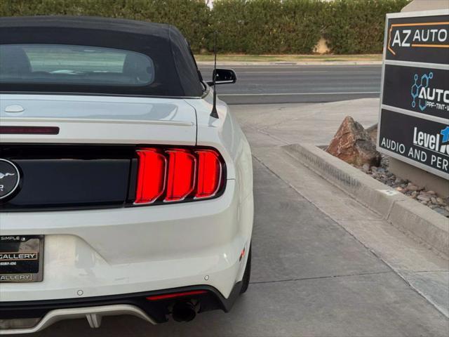Photo of 2015 Oxford White Ford Mustang