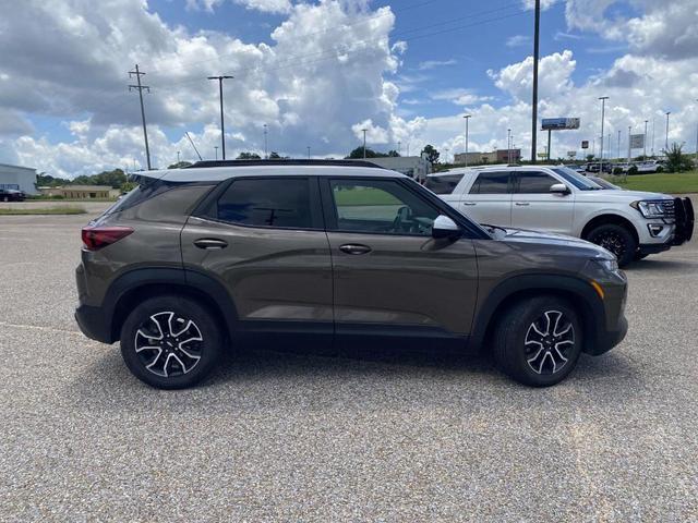 Photo of 2022 Zeus Bronze Metallic Chevrolet Trailblazer