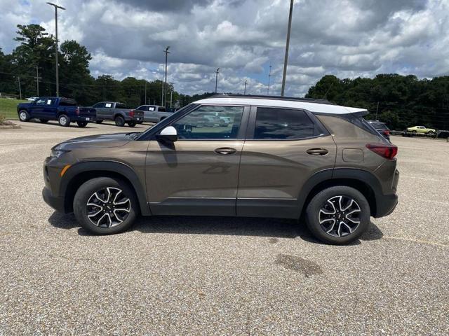 Photo of 2022 Zeus Bronze Metallic Chevrolet Trailblazer
