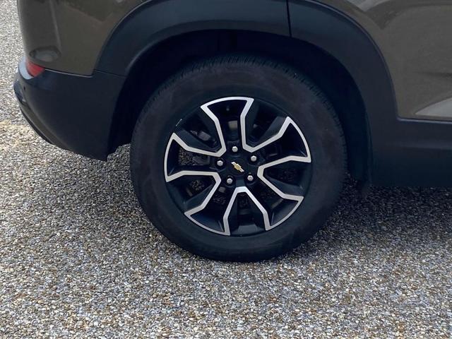 Photo of 2022 Zeus Bronze Metallic Chevrolet Trailblazer