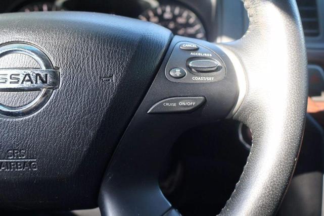 Photo of 2019 Magnetic Black Nissan Pathfinder