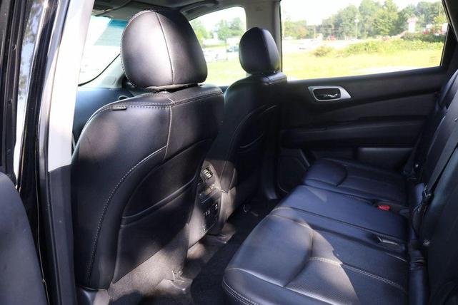 Photo of 2019 Magnetic Black Nissan Pathfinder
