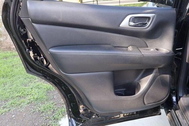 Photo of 2019 Magnetic Black Nissan Pathfinder