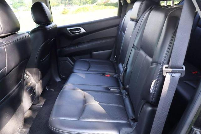 Photo of 2019 Magnetic Black Nissan Pathfinder