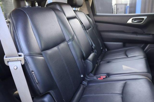 Photo of 2019 Magnetic Black Nissan Pathfinder