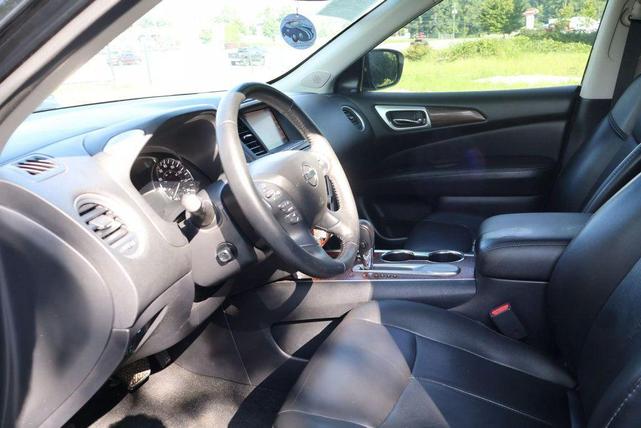Photo of 2019 Magnetic Black Nissan Pathfinder