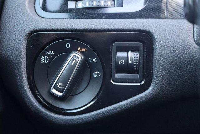 Photo of 2015 Gray Volkswagen Golf GTI