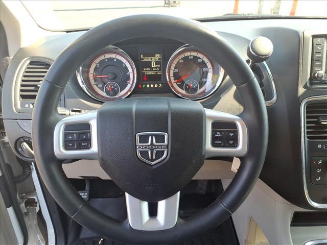 Photo of 2016 Bright White Clearcoat Dodge Grand Caravan