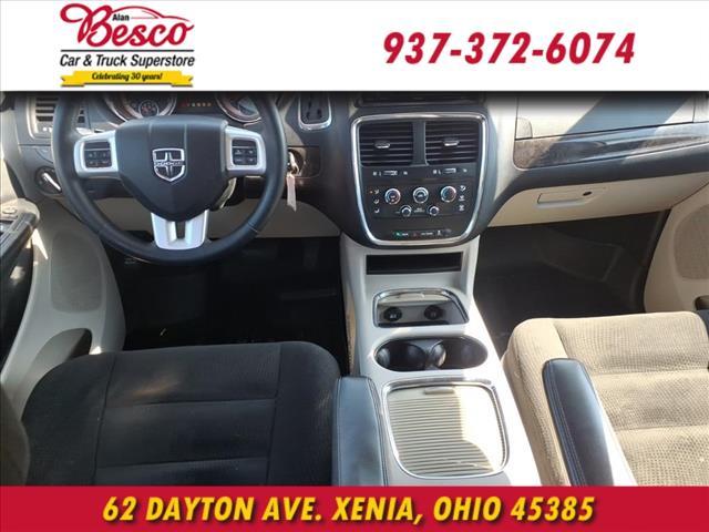 Photo of 2016 Bright White Clearcoat Dodge Grand Caravan