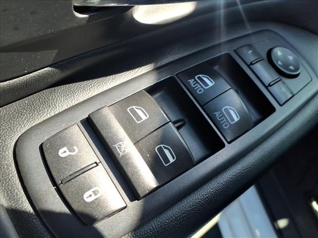 Photo of 2016 Bright White Clearcoat Dodge Grand Caravan