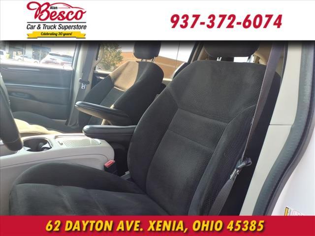 Photo of 2016 Bright White Clearcoat Dodge Grand Caravan