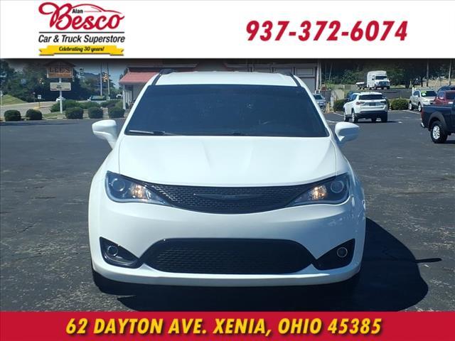 Photo of 2018 Bright White Clearcoat Chrysler Pacifica