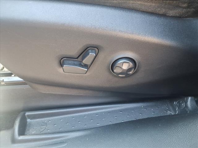 Photo of 2018 Bright White Clearcoat Chrysler Pacifica