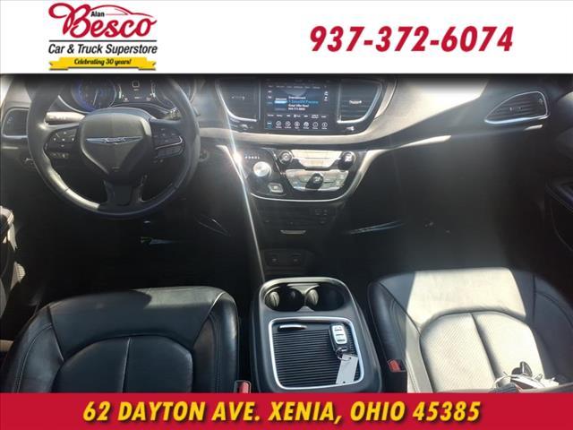 Photo of 2018 Bright White Clearcoat Chrysler Pacifica