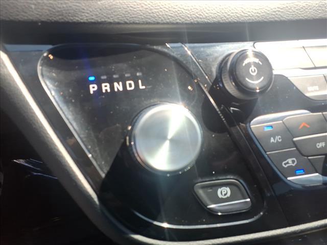 Photo of 2018 Bright White Clearcoat Chrysler Pacifica
