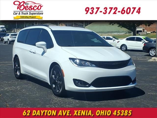 Photo of 2018 Bright White Clearcoat Chrysler Pacifica