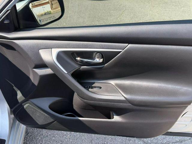 Photo of 2018 Brilliant Silver Nissan Altima
