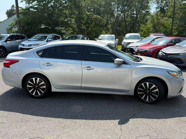 Photo of 2018 Brilliant Silver Nissan Altima