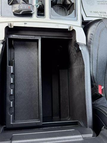 Photo of 2015 Tuxedo Black Metallic Ford F-150