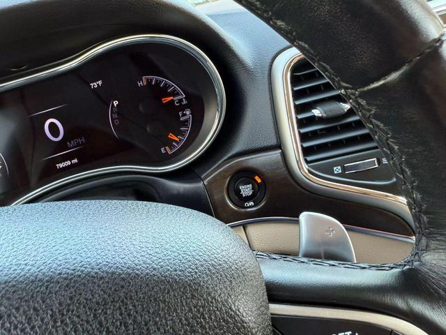 Photo of 2017 Diamond Black Crystal Pearlcoat Jeep Grand Cherokee