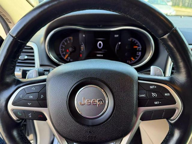 Photo of 2017 Diamond Black Crystal Pearlcoat Jeep Grand Cherokee