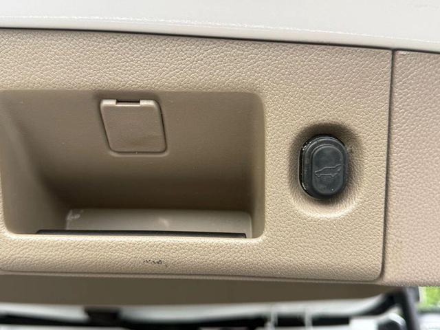 Photo of 2017 White Chevrolet Tahoe