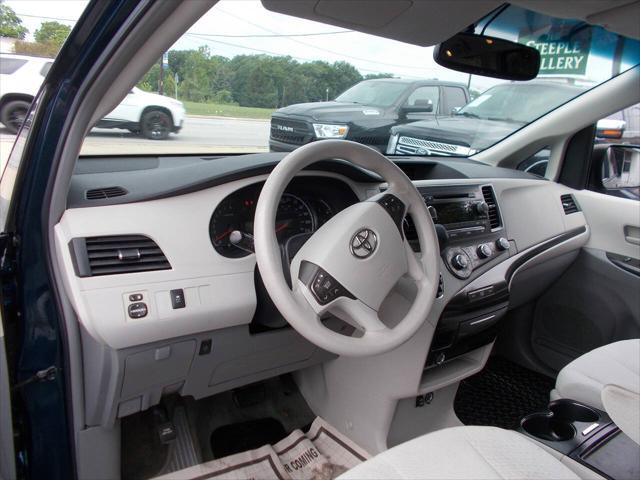 Photo of 2012 Blue Toyota Sienna