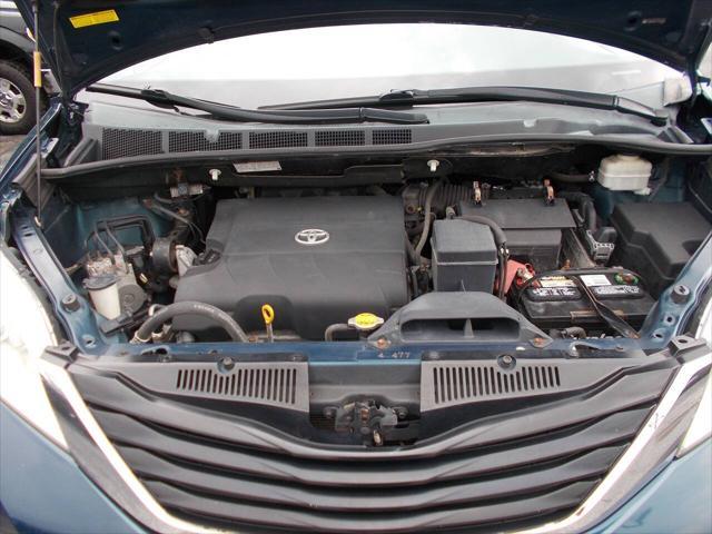 Photo of 2012 Blue Toyota Sienna