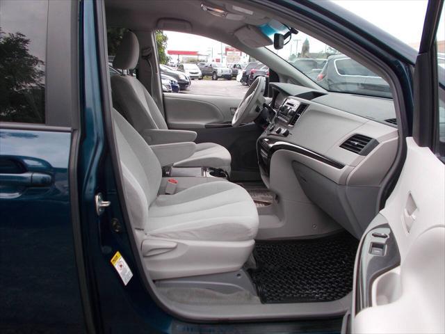 Photo of 2012 Blue Toyota Sienna