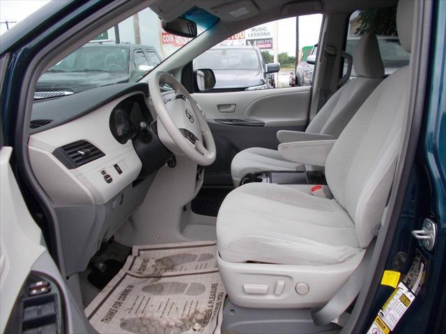 Photo of 2012 Blue Toyota Sienna