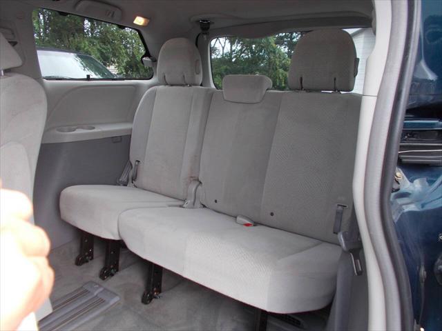 Photo of 2012 Blue Toyota Sienna