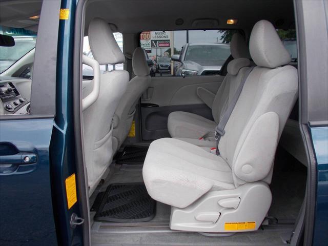 Photo of 2012 Blue Toyota Sienna