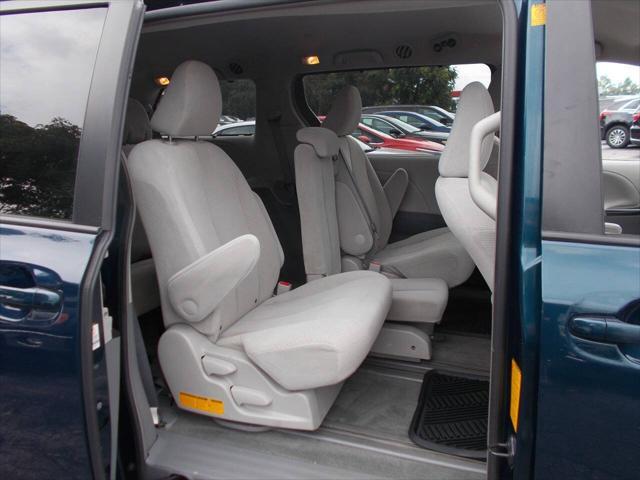 Photo of 2012 Blue Toyota Sienna