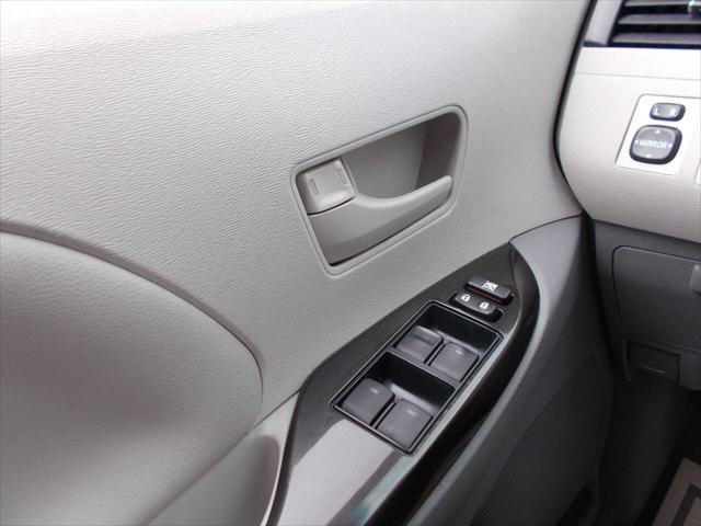 Photo of 2012 Blue Toyota Sienna
