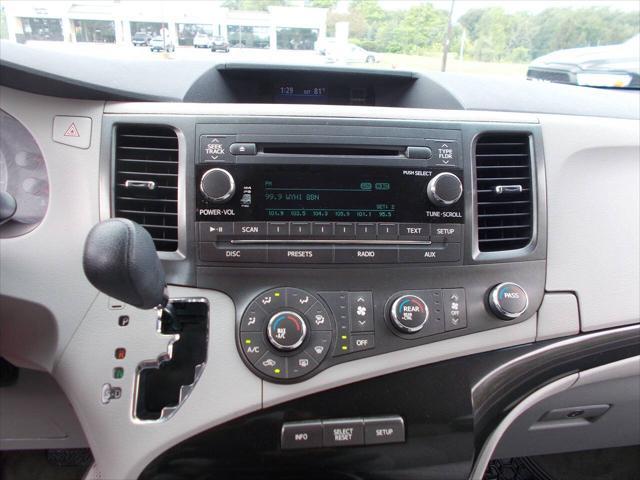 Photo of 2012 Blue Toyota Sienna