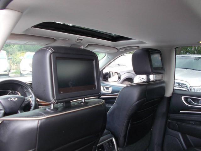 Photo of 2017 Majestic White INFINITI QX60