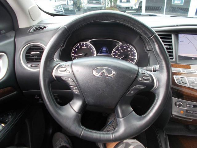 Photo of 2017 Majestic White INFINITI QX60