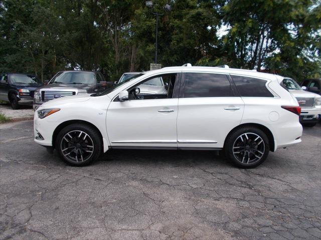 Photo of 2017 Majestic White INFINITI QX60