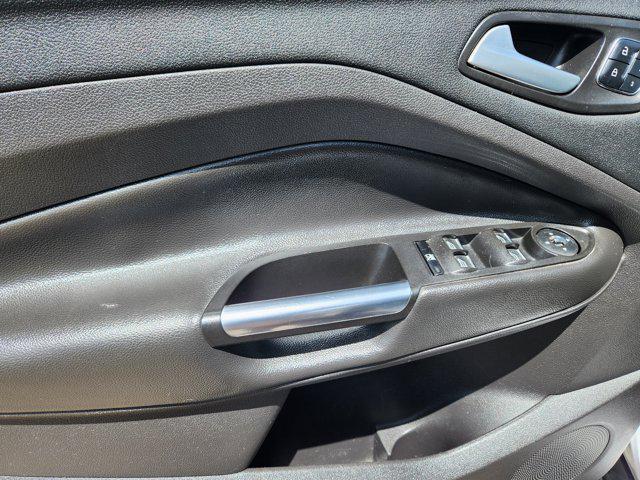 Photo of 2016 Ingot Silver Ford Escape