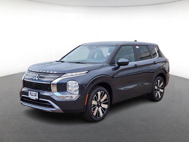 Photo of 2025 Graphite Gray Mitsubishi Outlander