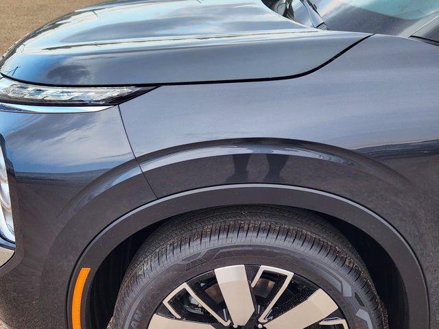 Photo of 2025 Graphite Gray Mitsubishi Outlander