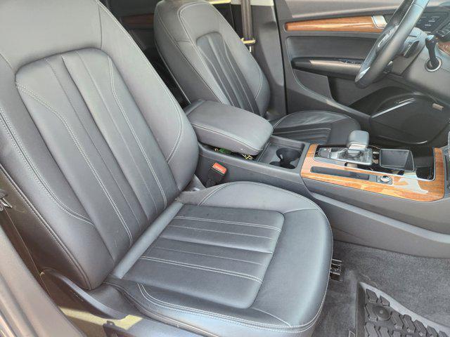 Photo of 2023 Chronos Gray Metallic Audi Q5