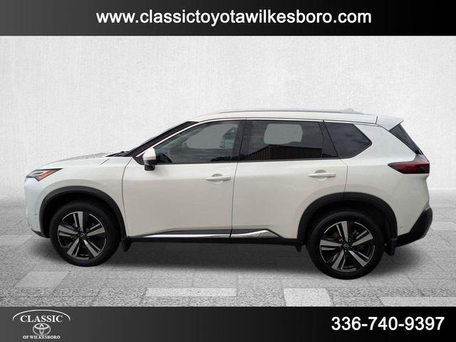Photo of 2023 Pearl White Tricoat Nissan Rogue