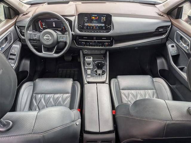 Photo of 2023 Pearl White Tricoat Nissan Rogue