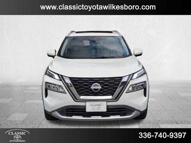 Photo of 2023 Pearl White Tricoat Nissan Rogue