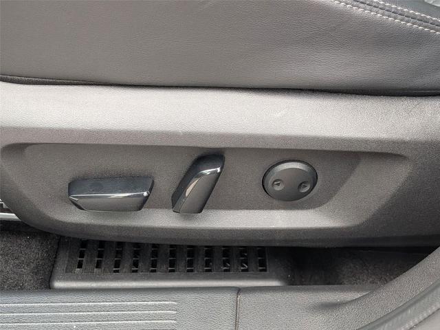Photo of 2023 Pearl White Tricoat Nissan Rogue