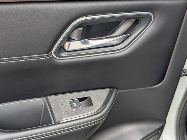 Photo of 2023 Pearl White Tricoat Nissan Rogue